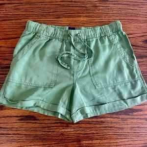 GAP Women’s Pull-on Shorts Drawstring Soft Shorts EUC Size M Green